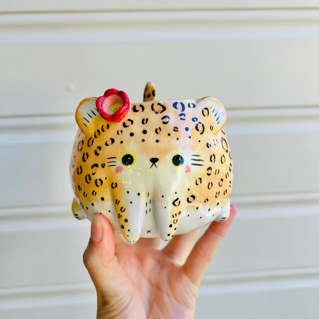 Leopard pot