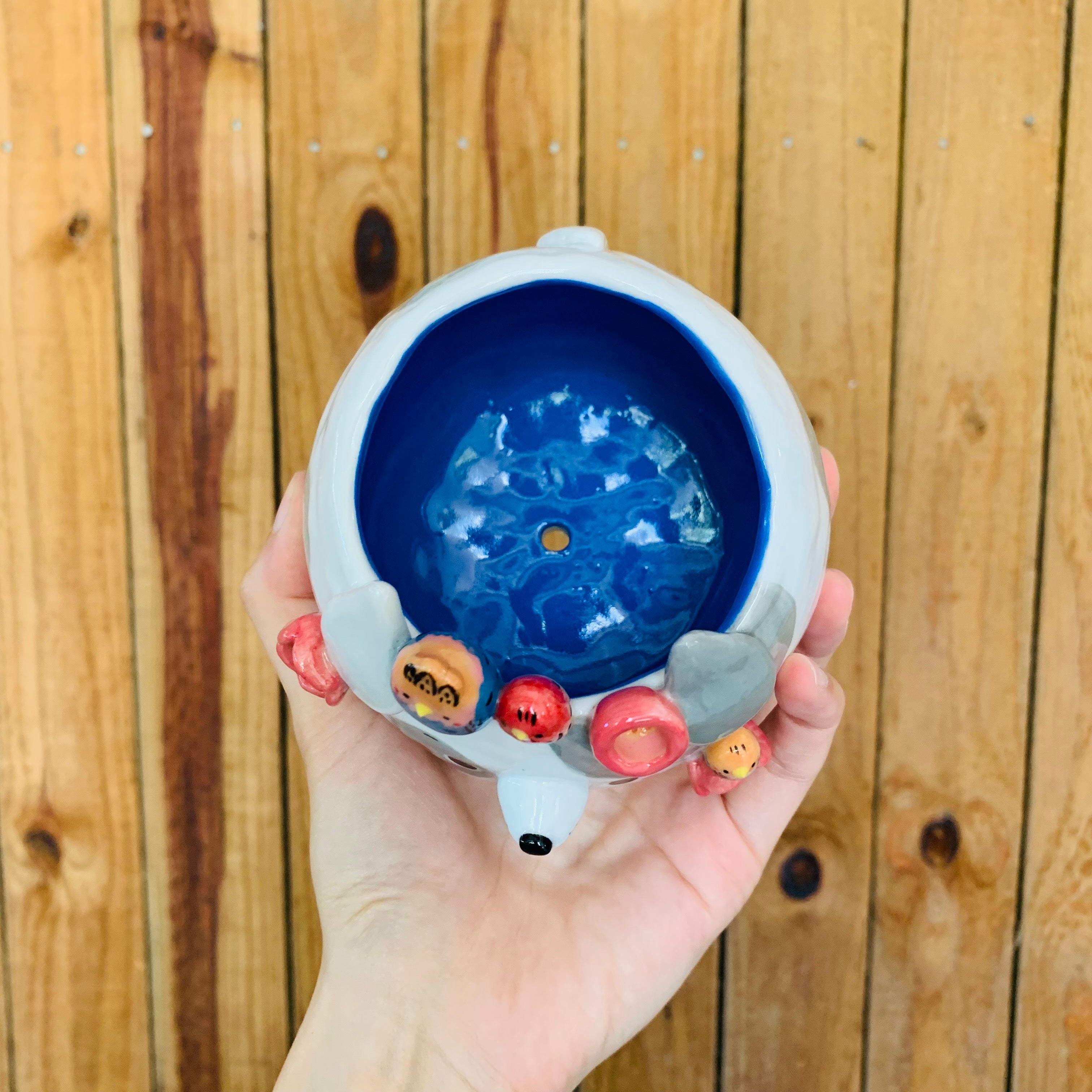 Grey spotty doggo pot with bird friends