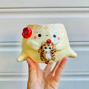 Dumpling POT with tiger friend & matching dish