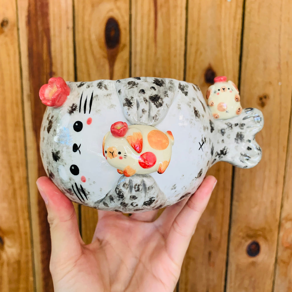 Chubby spotted seal with bunny friends pot, photo 1 of 7