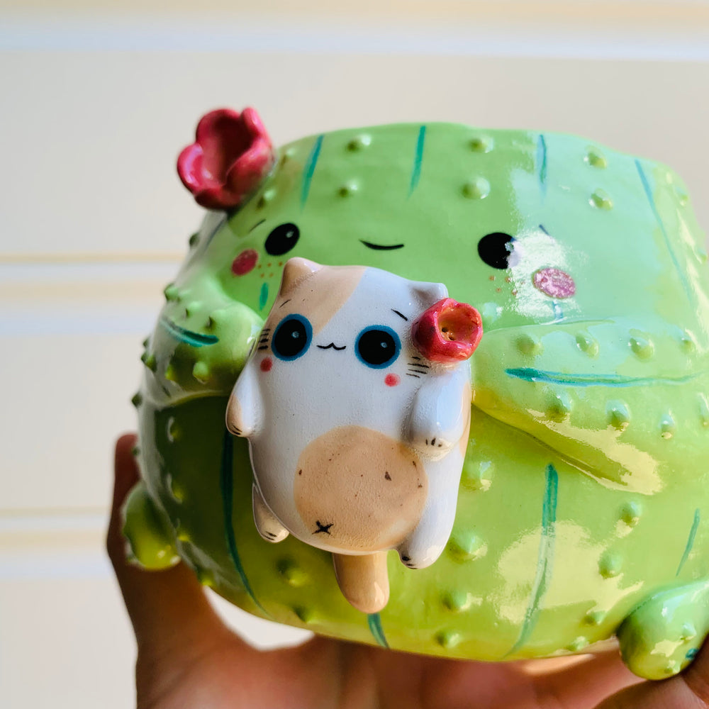 Flowery cactus pot with cat friend, photo 8 of 9