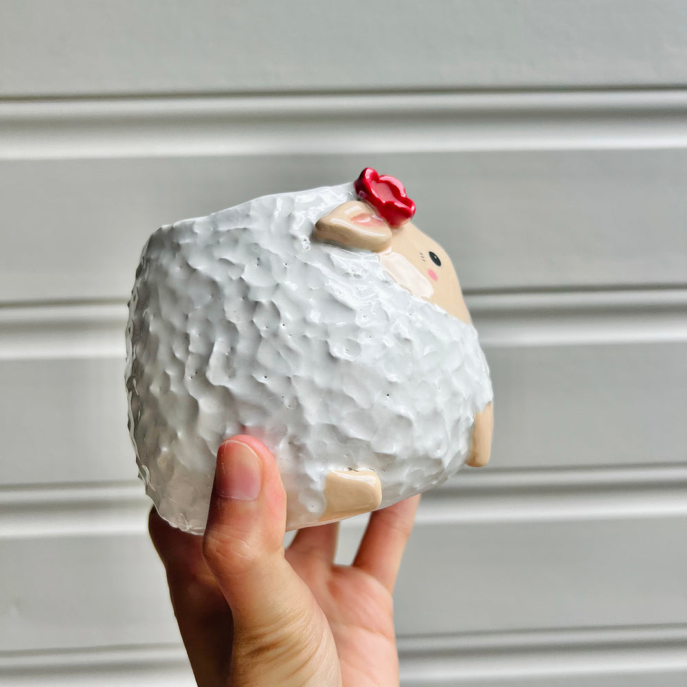 Flowery sheep pot, photo 2 of 10