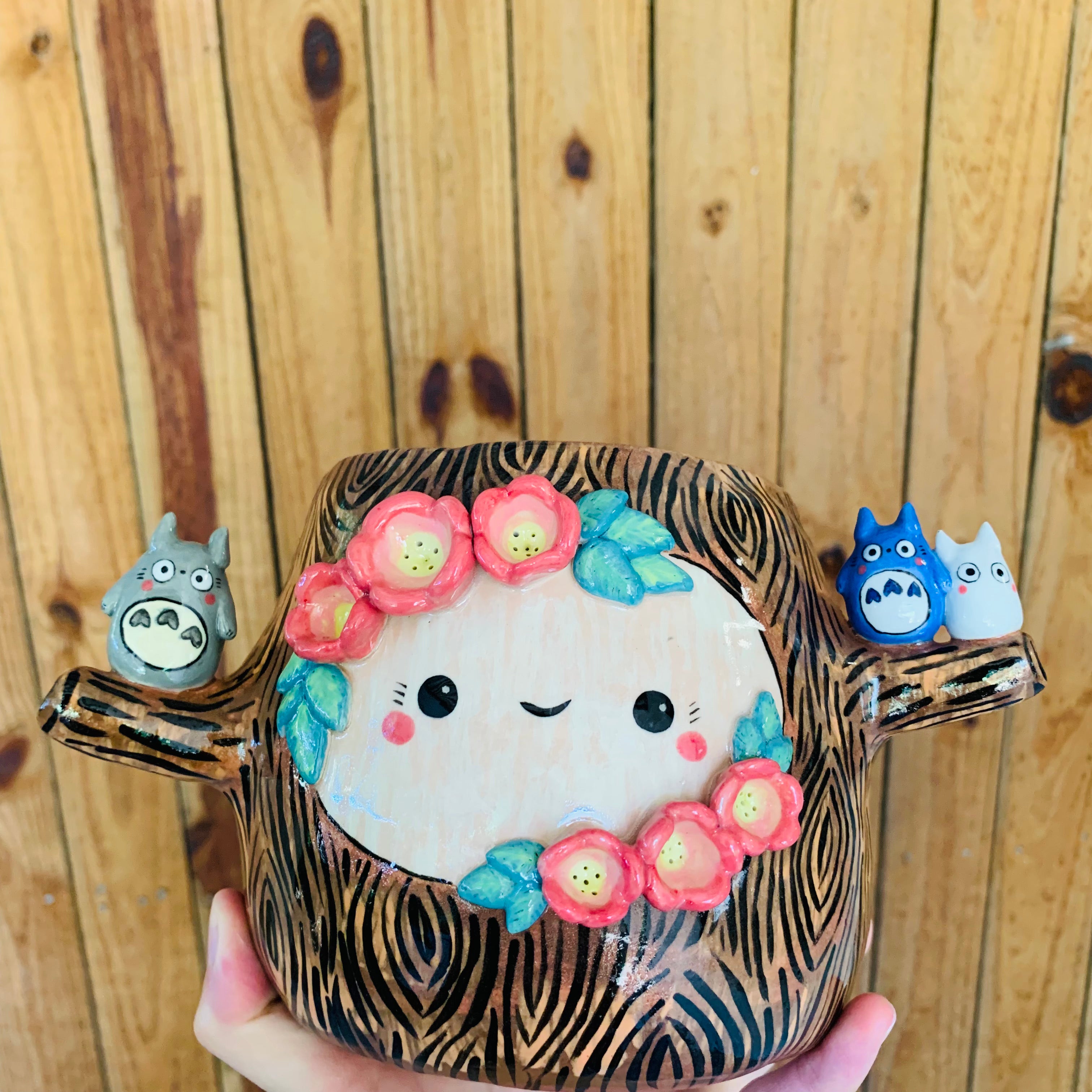 Big flowery tree pot with Totoro friends