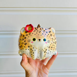 Leopard pot