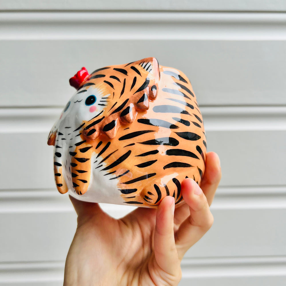 Sitting flowery tiger pot, photo 3 of 5