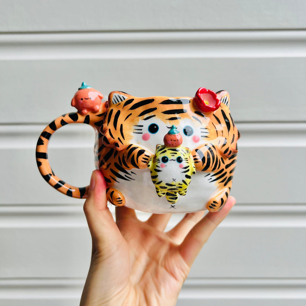 Flowery tiger with mandarin friend mug with baby tiger