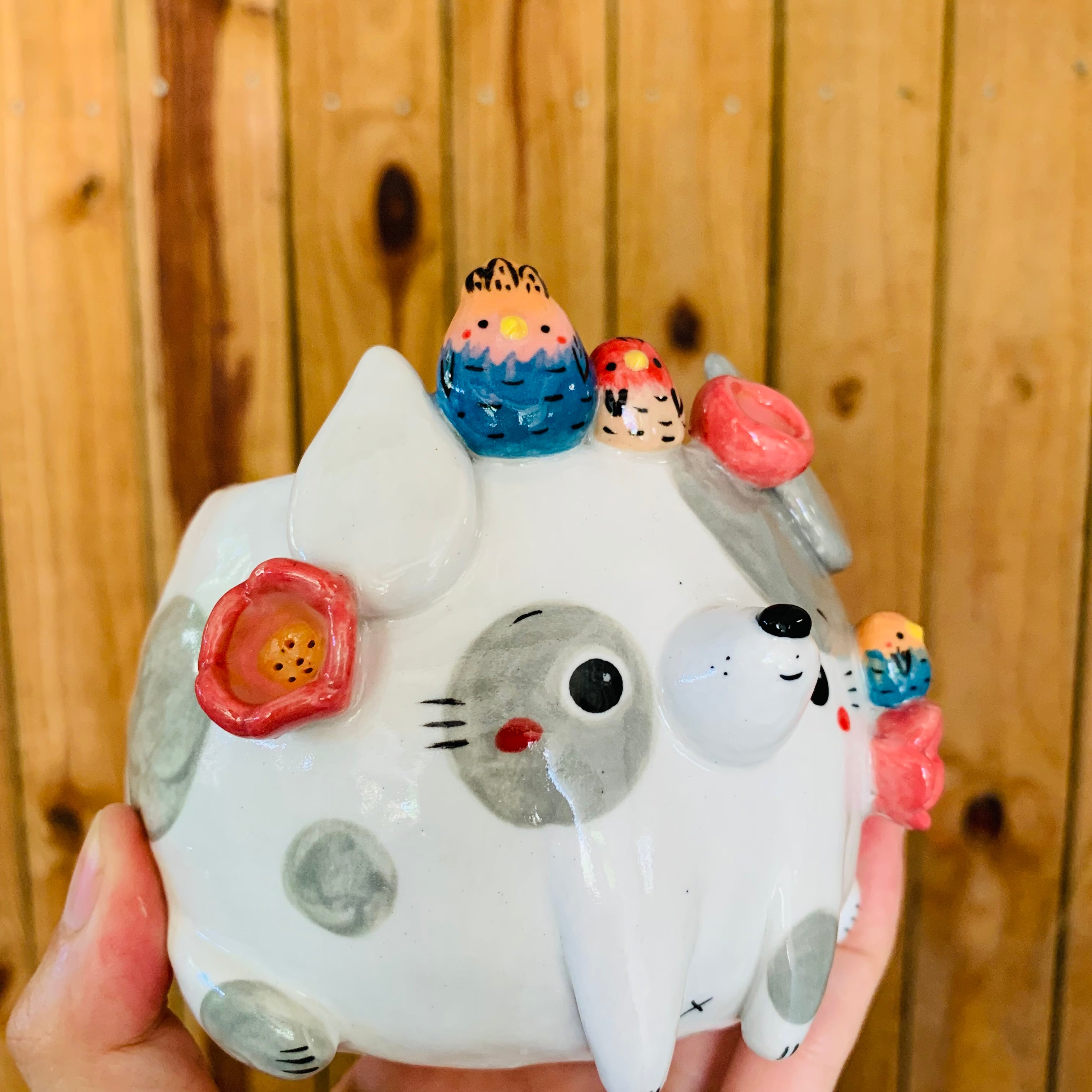 Grey spotty doggo pot with bird friends