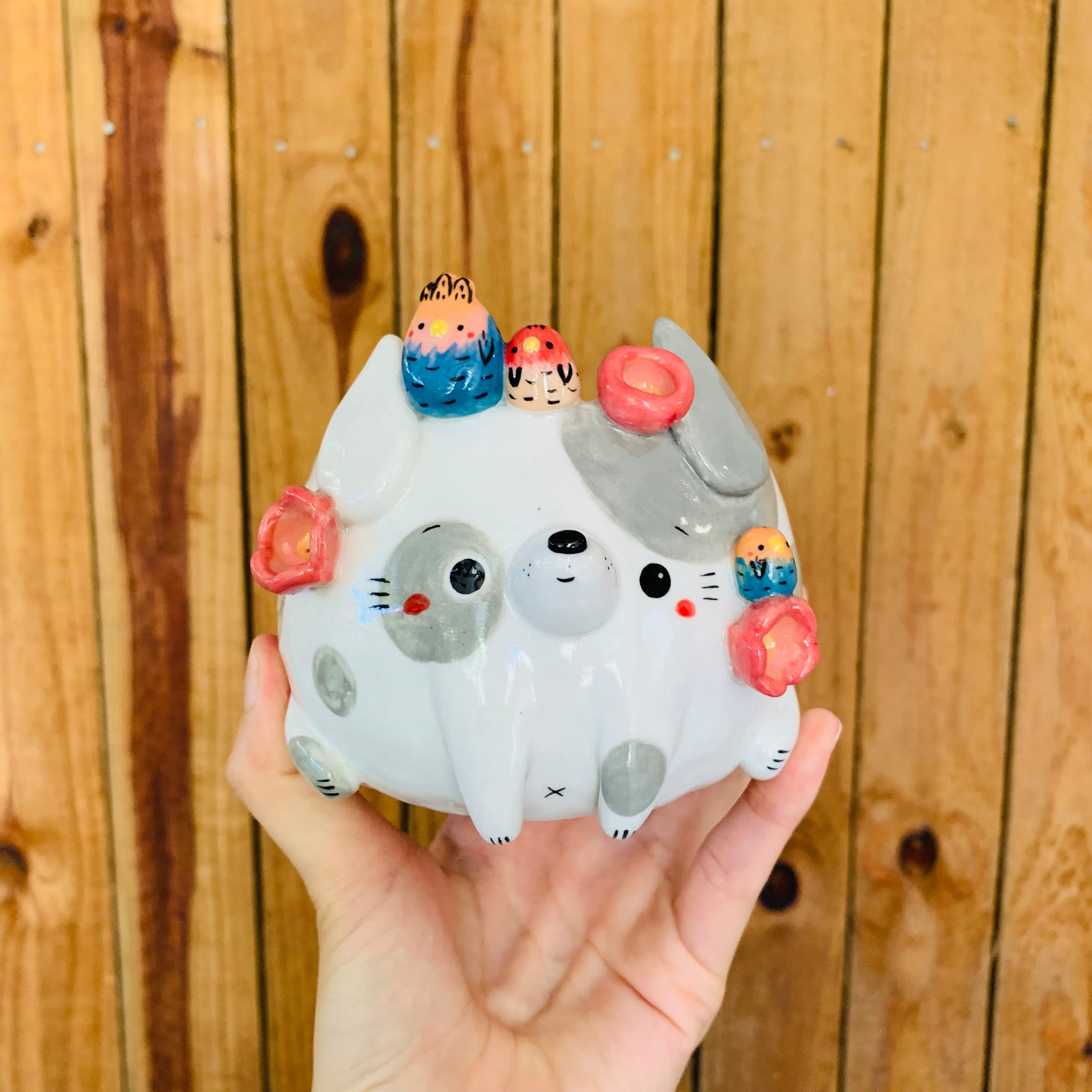 Grey spotty doggo pot with bird friends