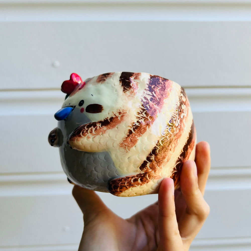 Flowery Blue Tongue Lizard Pot, photo 3 of 10