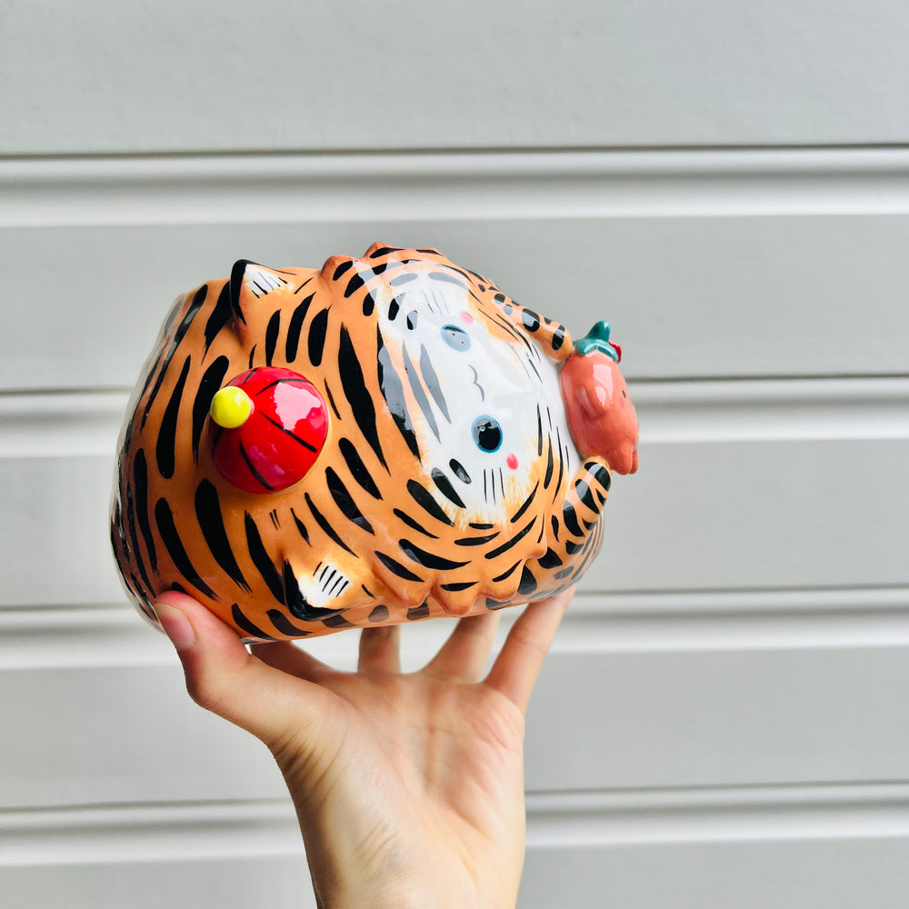 BIG SIDEWAYS ‘year of the tiger’ pot with mandarin friend, photo 3 of 5