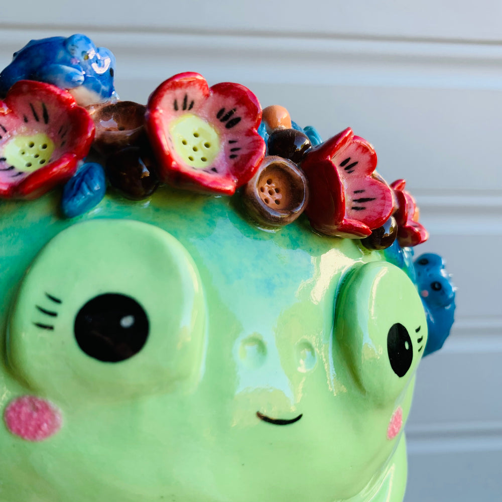 Flowery frog queen pot with baby frogs, photo 14 of 16