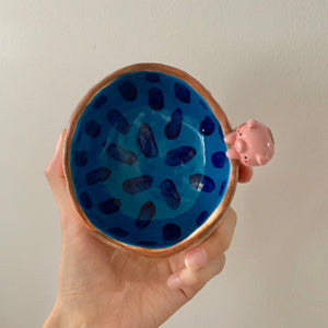 Friendly sloth snack bowl with pig friend