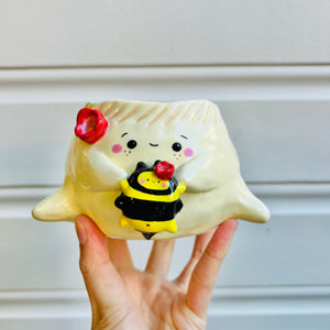 Dumpling POT with bee friend & matching dish