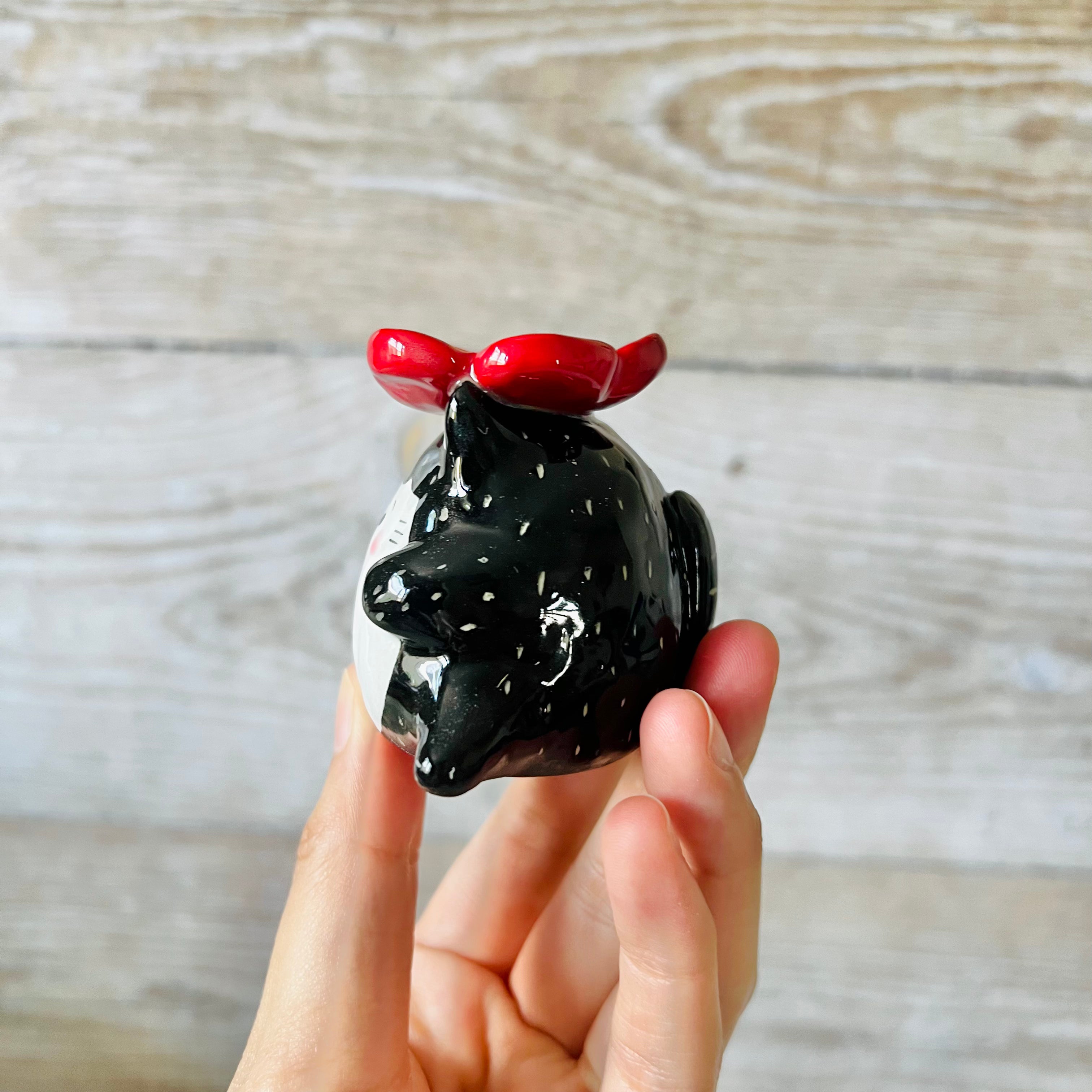 Flower head Black cat ornament/ring holder