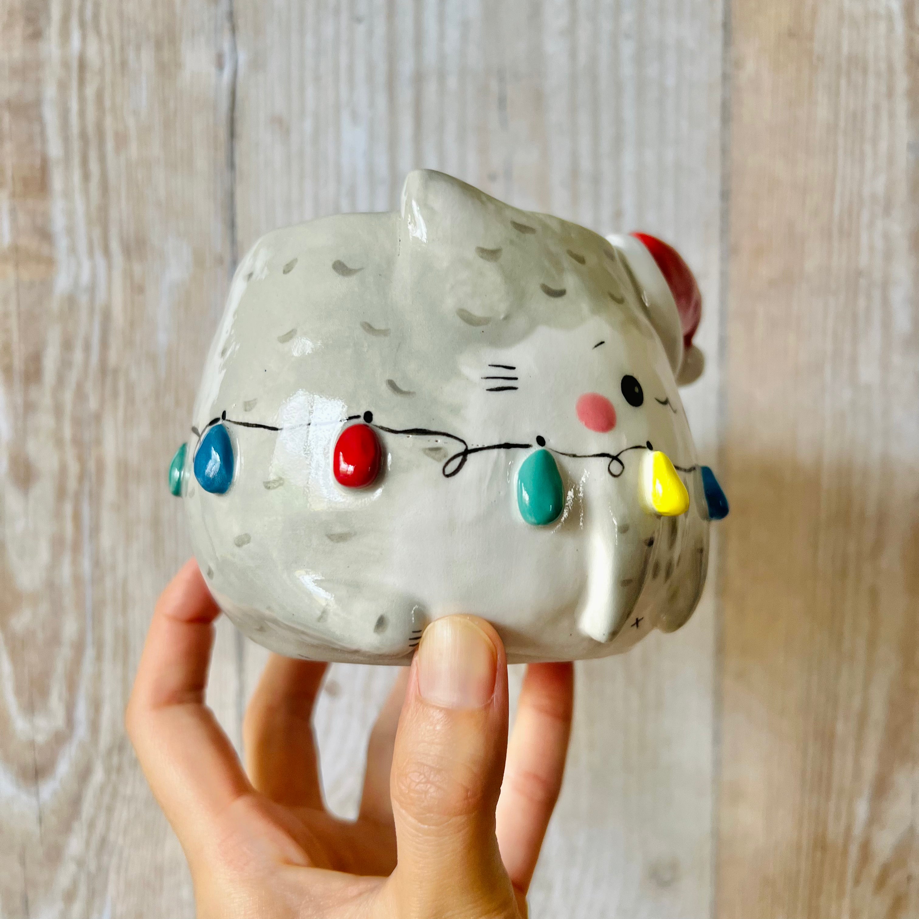 CHRISTMAS LIGHTS GREY CAT POT