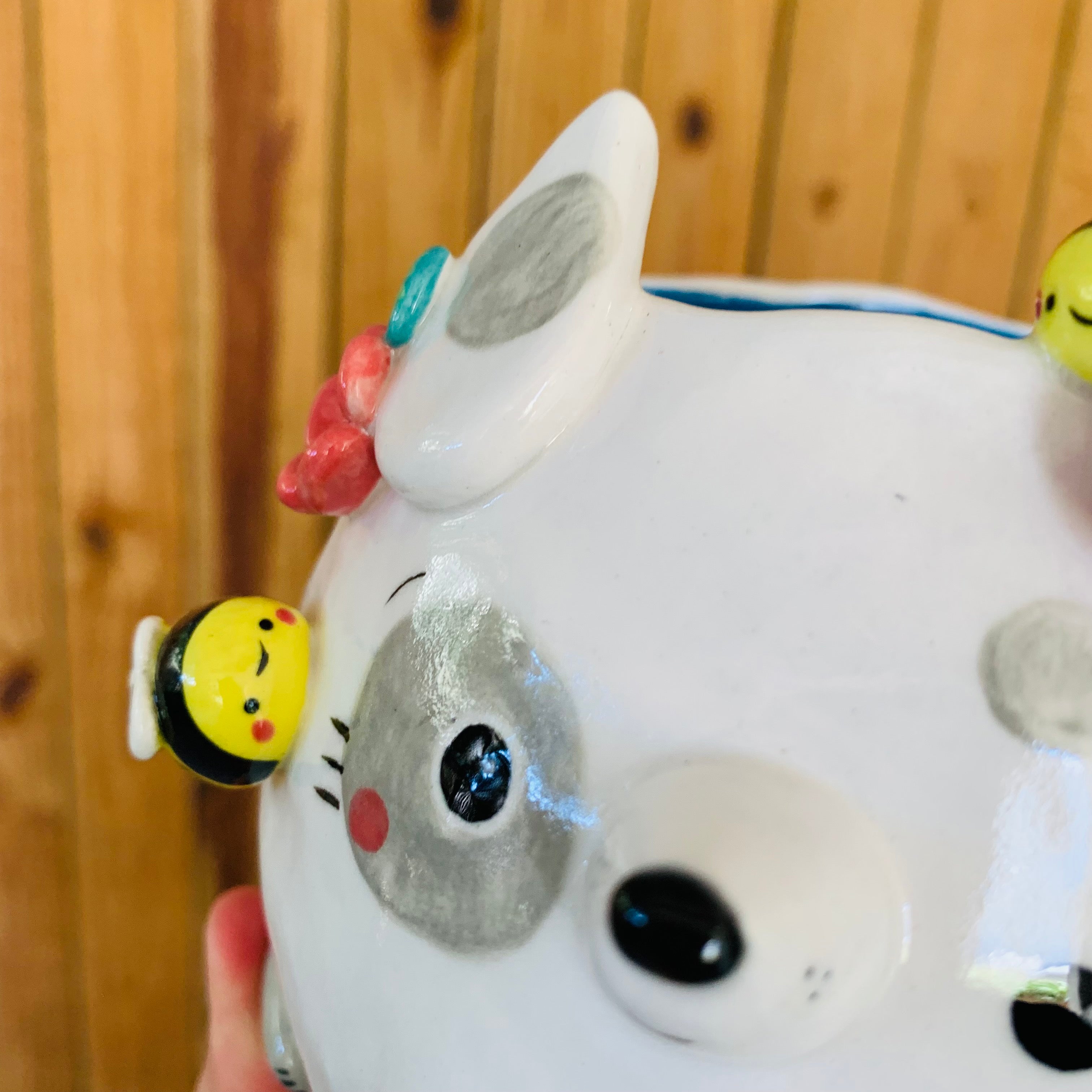 Grey spotty doggo pot with bee friends