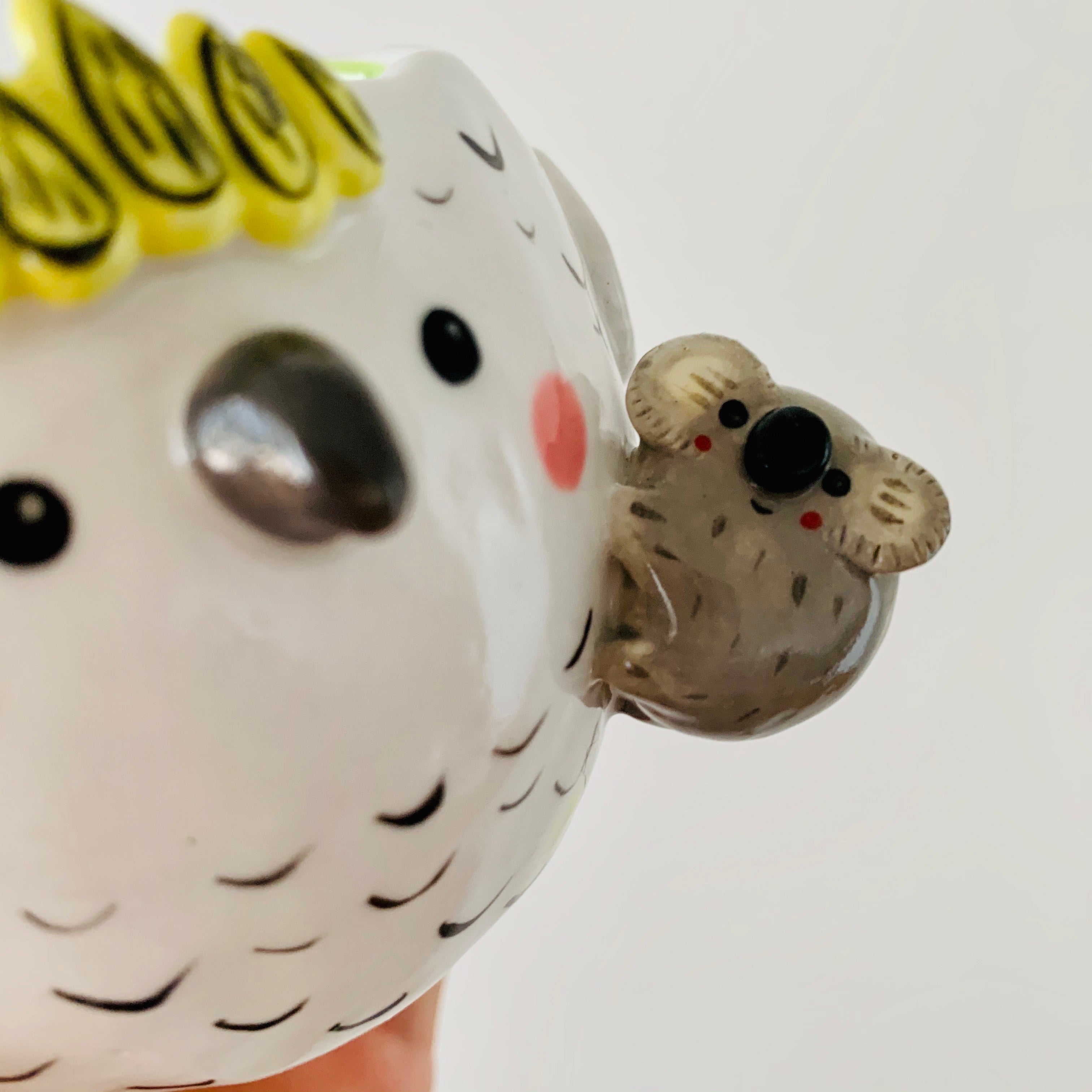 Cockatoo with koala friend pot