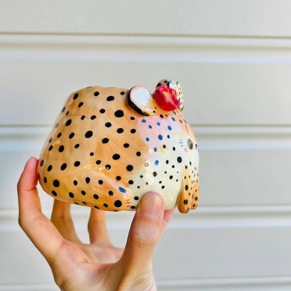 Cheetah pot with cheetah baby, photo 2 of 5