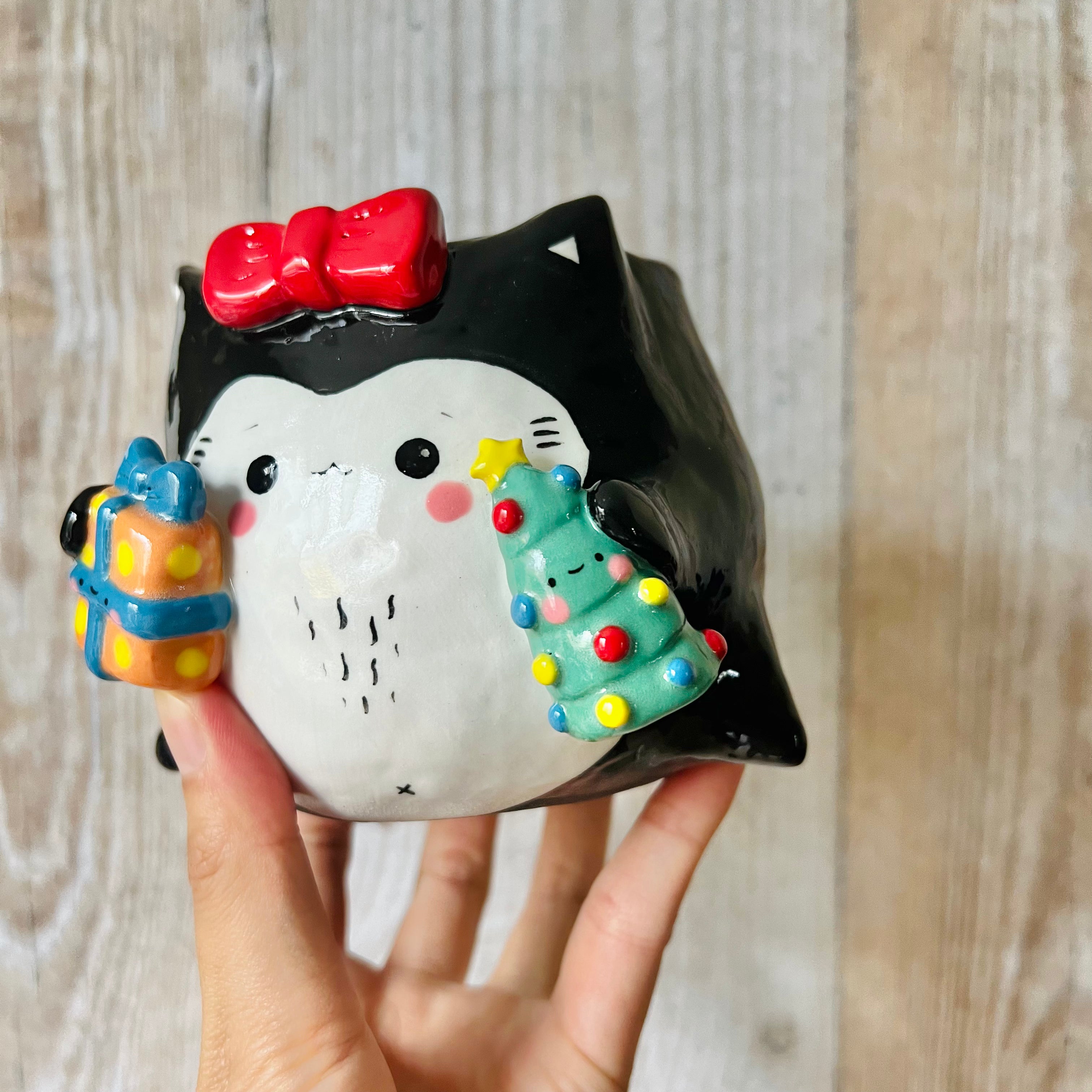 FESTIVE CAT POT with Christmas tree and present friend