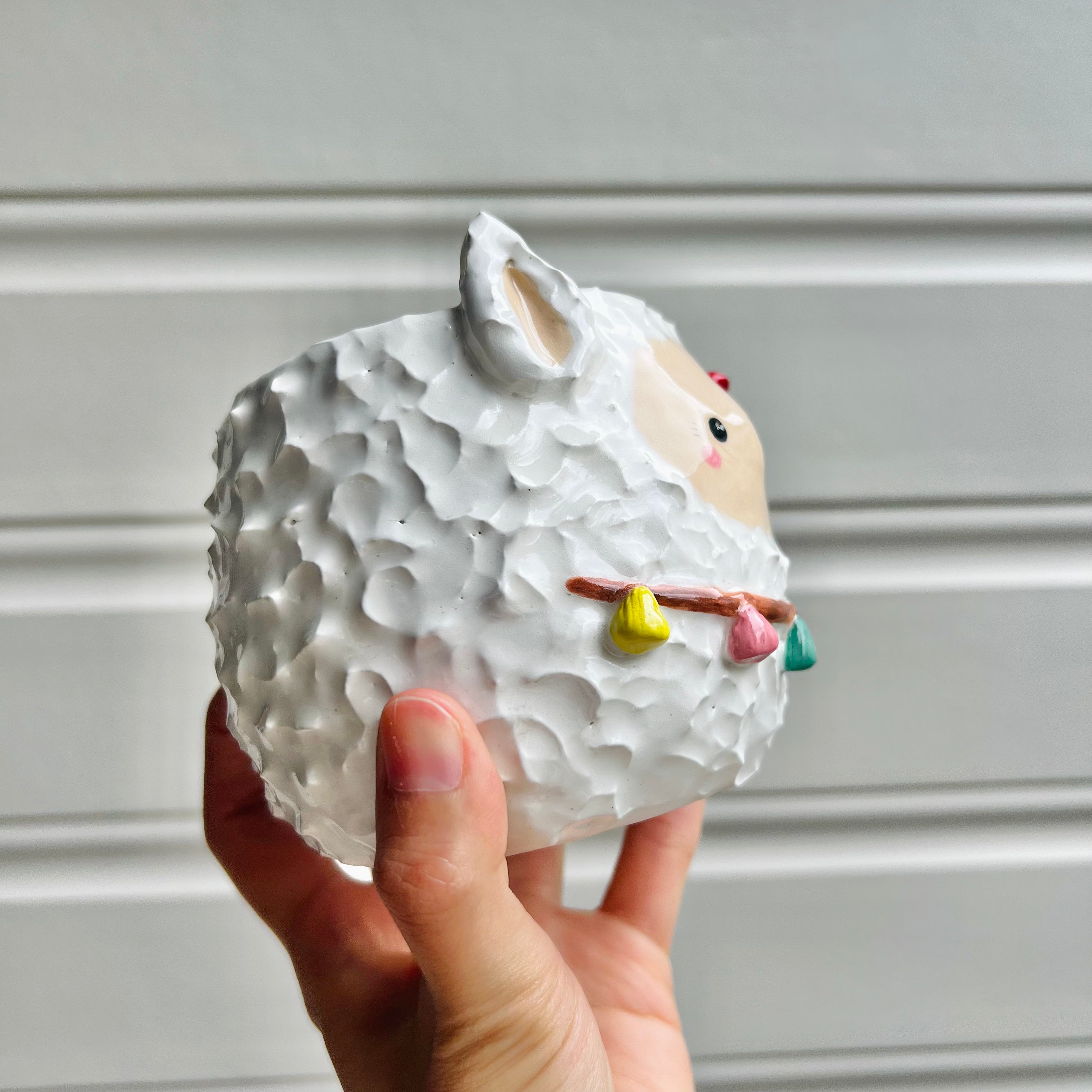 Tassel llama pot