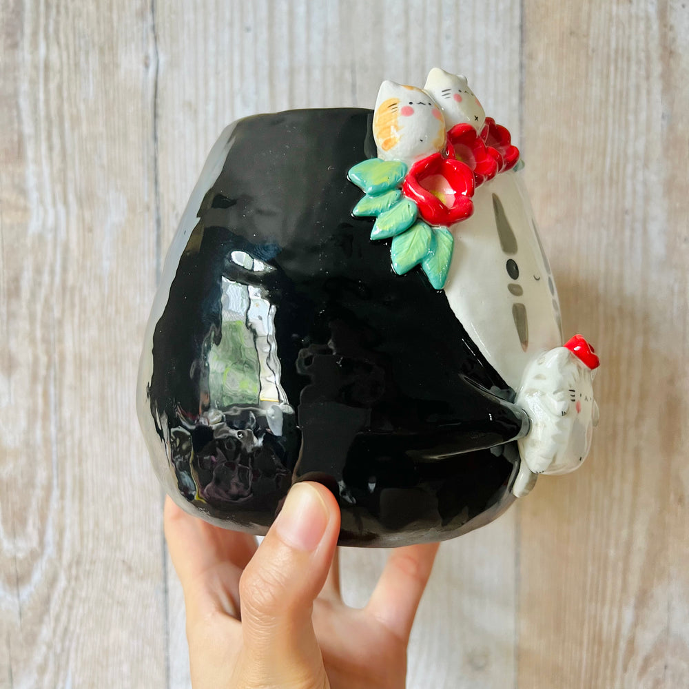 Flowery NO FACE POT with cat friends, photo 2 of 7