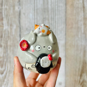 MINI TOTORO vase with cat and No Face friends