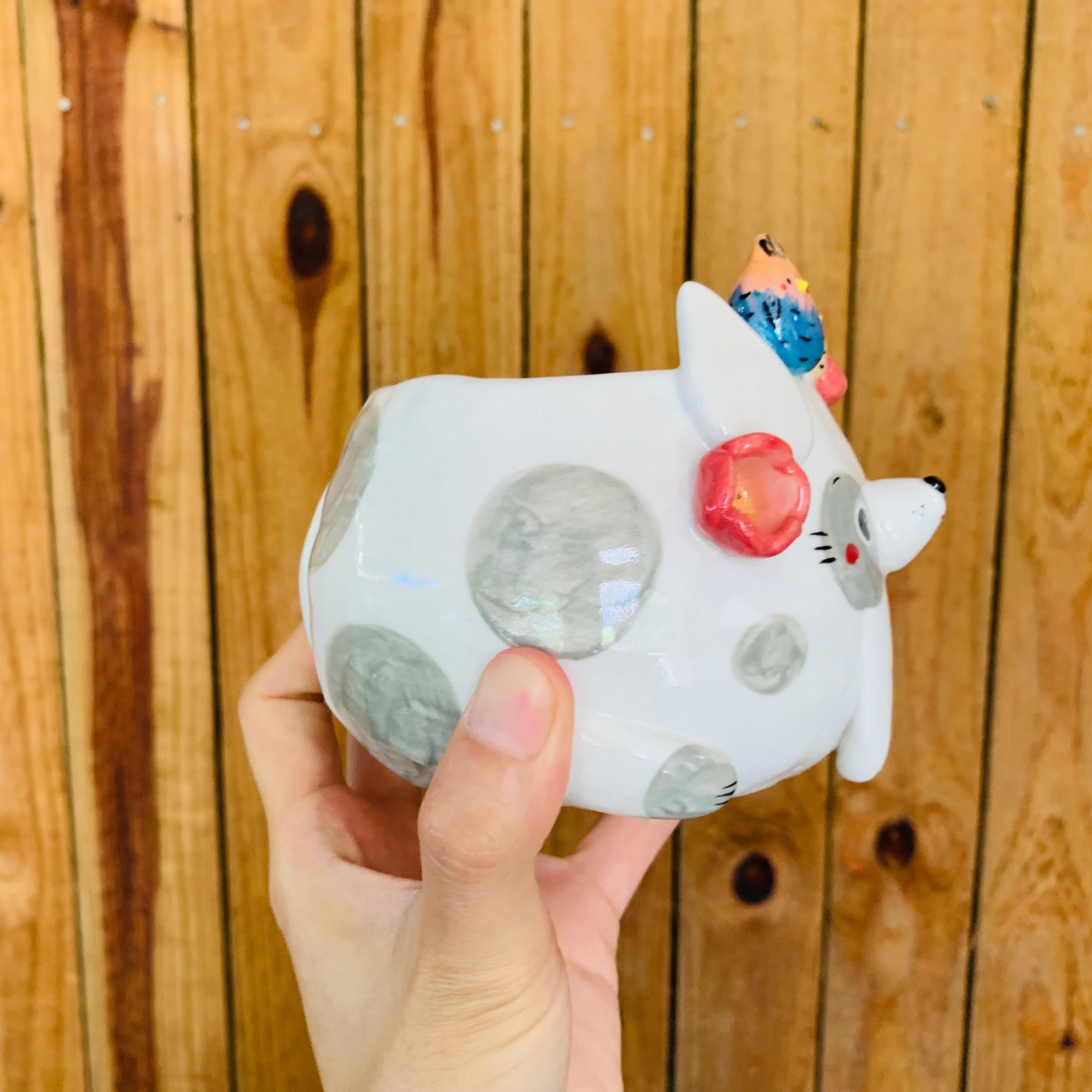 Grey spotty doggo pot with bird friends