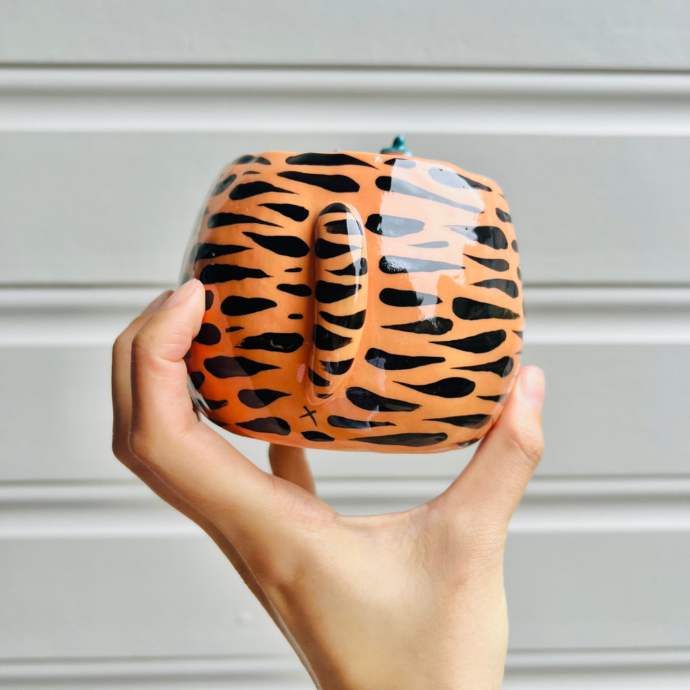 sitting tiger pot with mandarin friends, photo 5 of 5