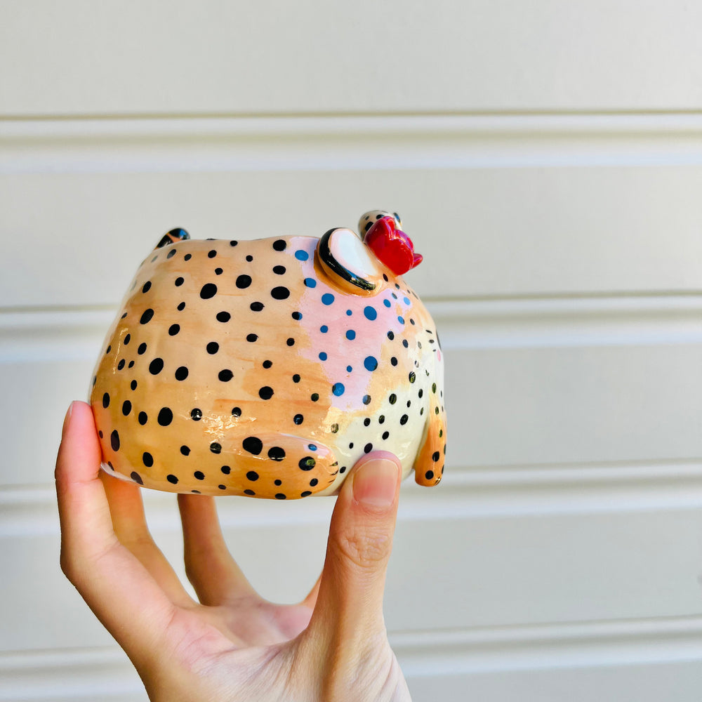 Cheetah pot with cheetah baby, photo 2 of 5