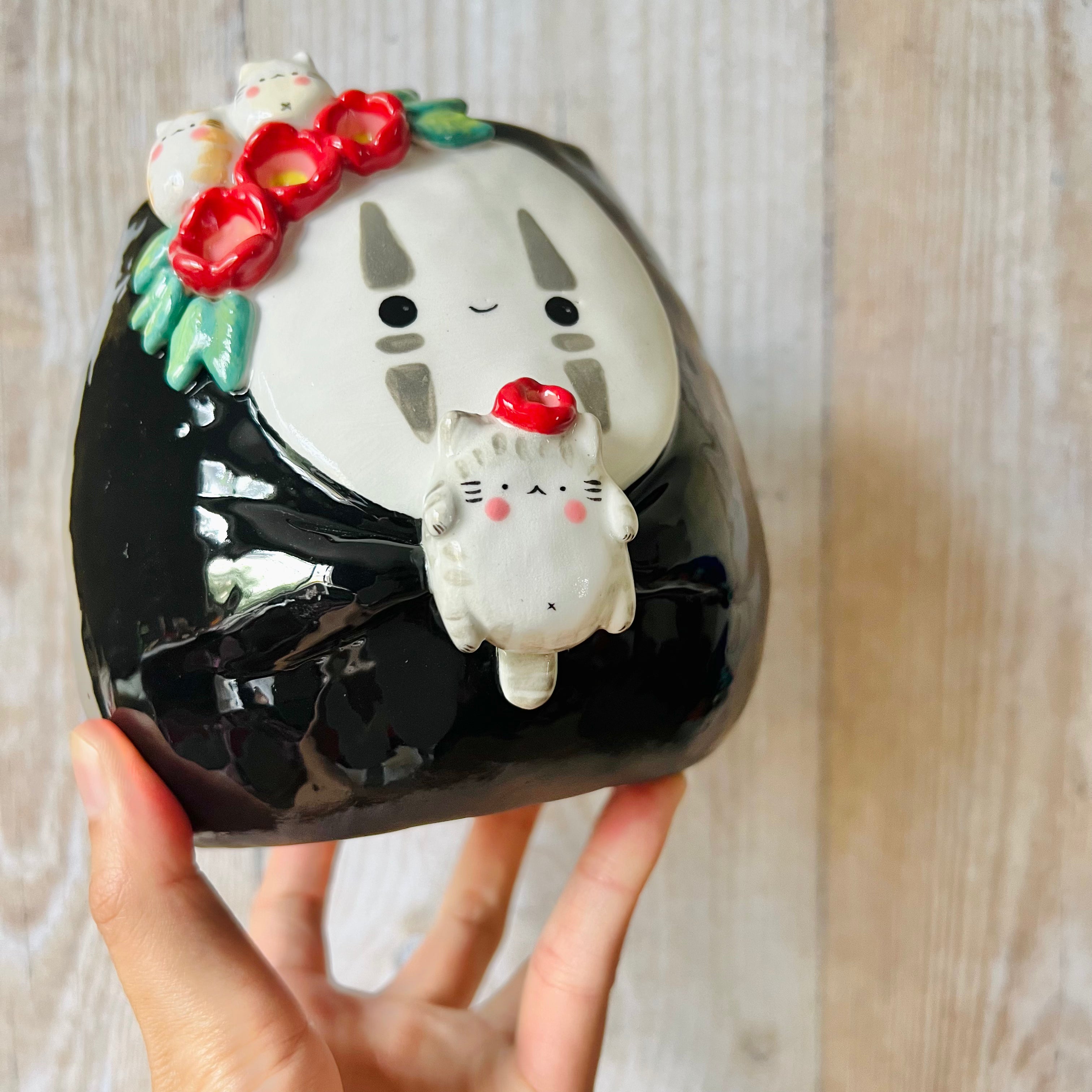 Flowery NO FACE POT with cat friends