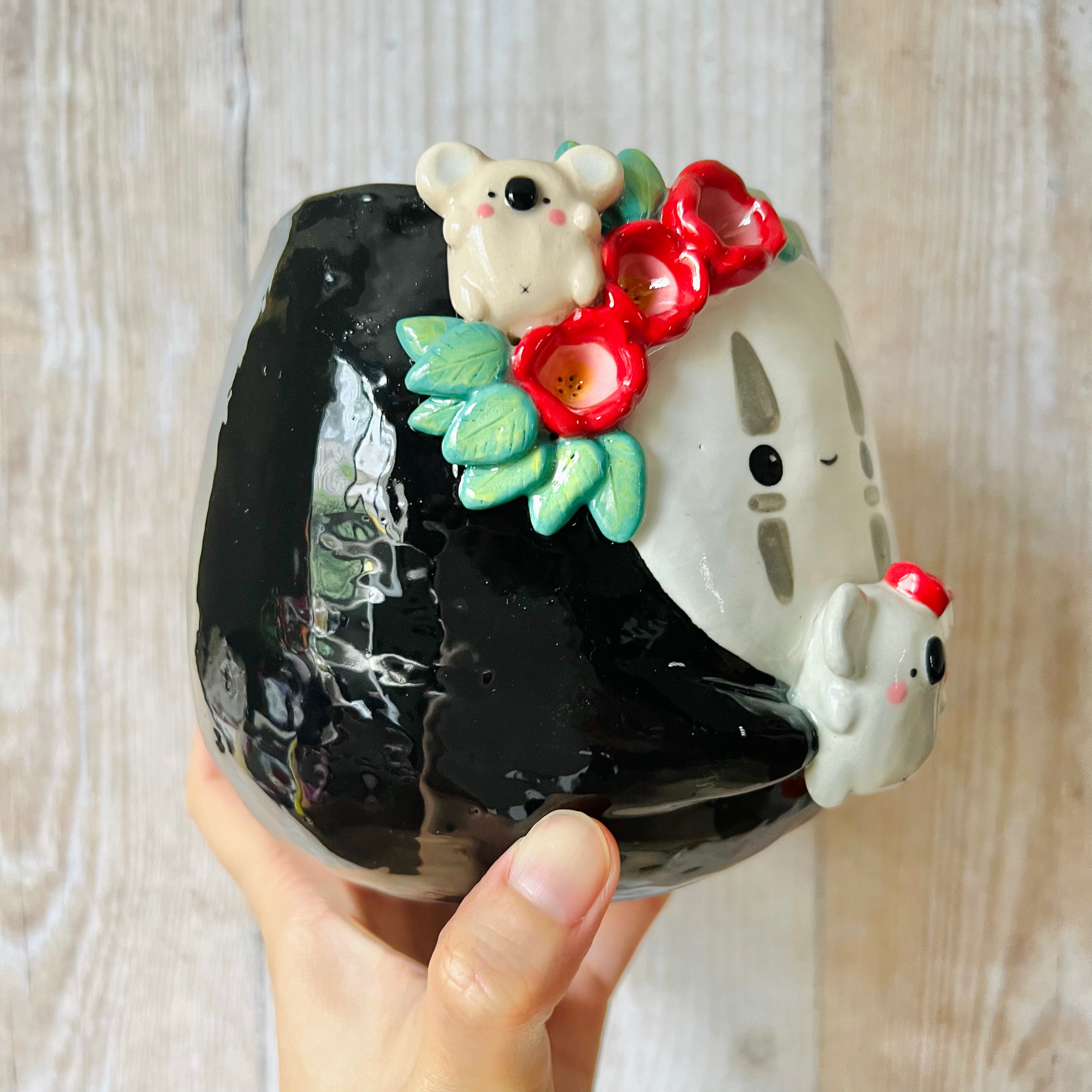 Flowery NO FACE POT with koala friends