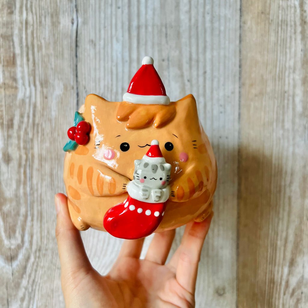 STOCKING GINGER CAT POT with grey cat baby