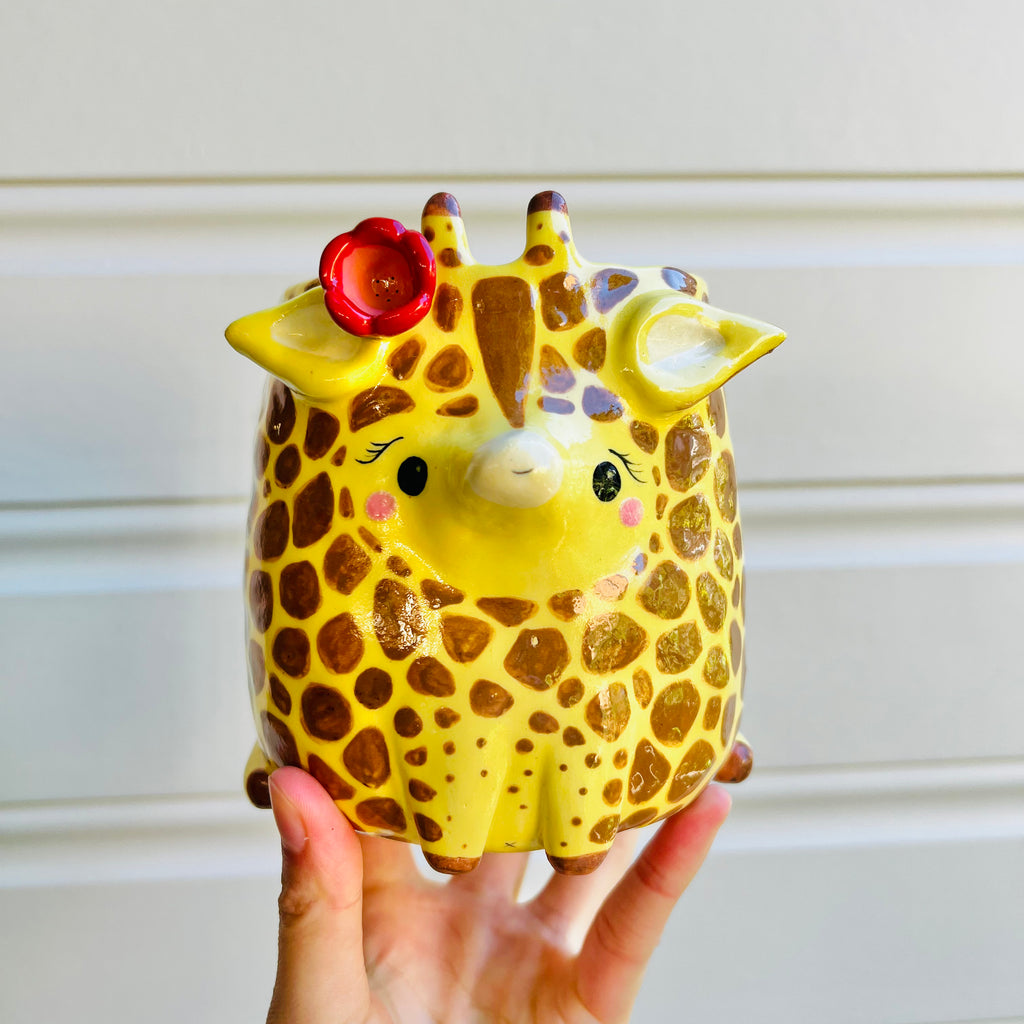 Giraffe pot