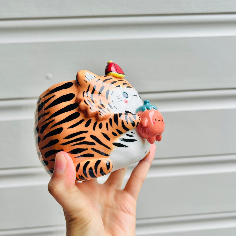 Tiger pot with mandarin friend, photo 2 of 5