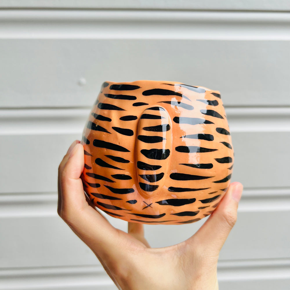 Sitting flowery tiger pot, photo 4 of 5