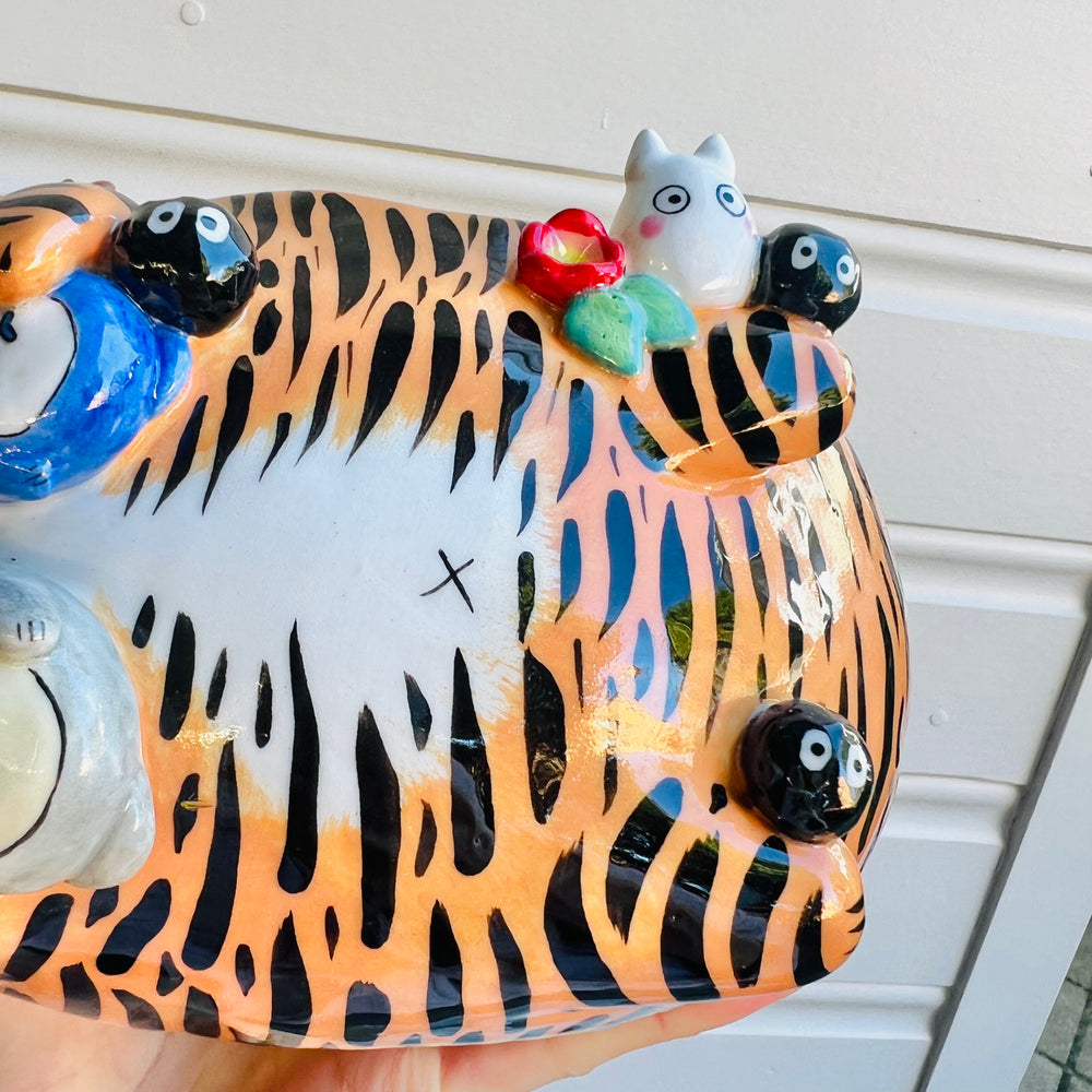 BIG tiger pot with Totoro friends, photo 3 of 5