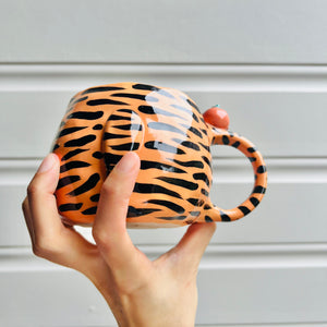 Flowery tiger with mandarin friend mug with baby tiger