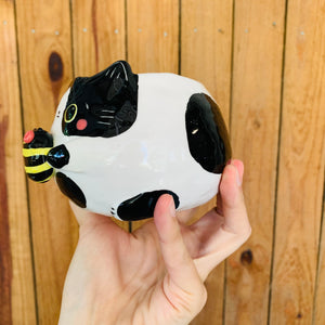 Black and white cat pot with bee friend