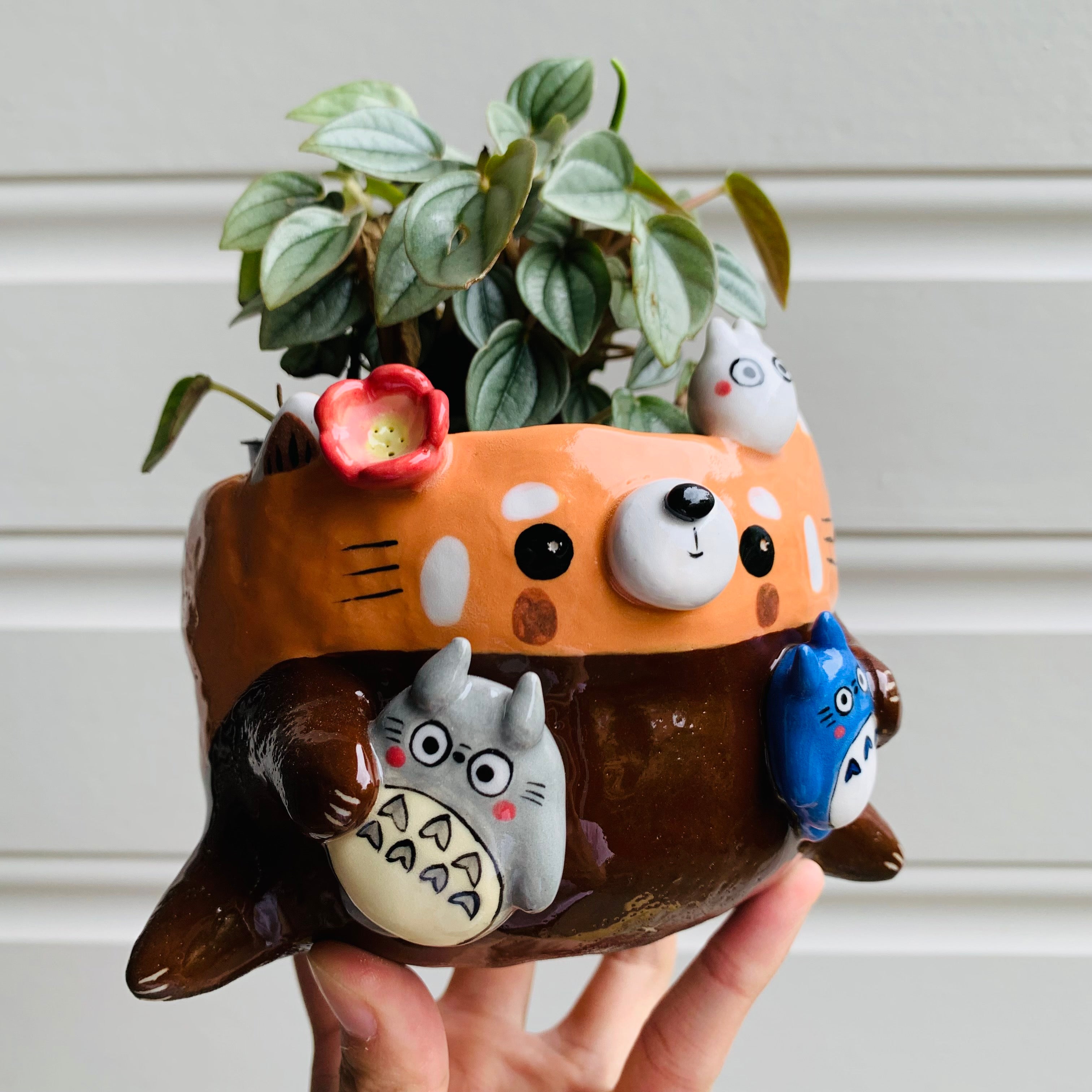 Red panda pot with Totoro friends