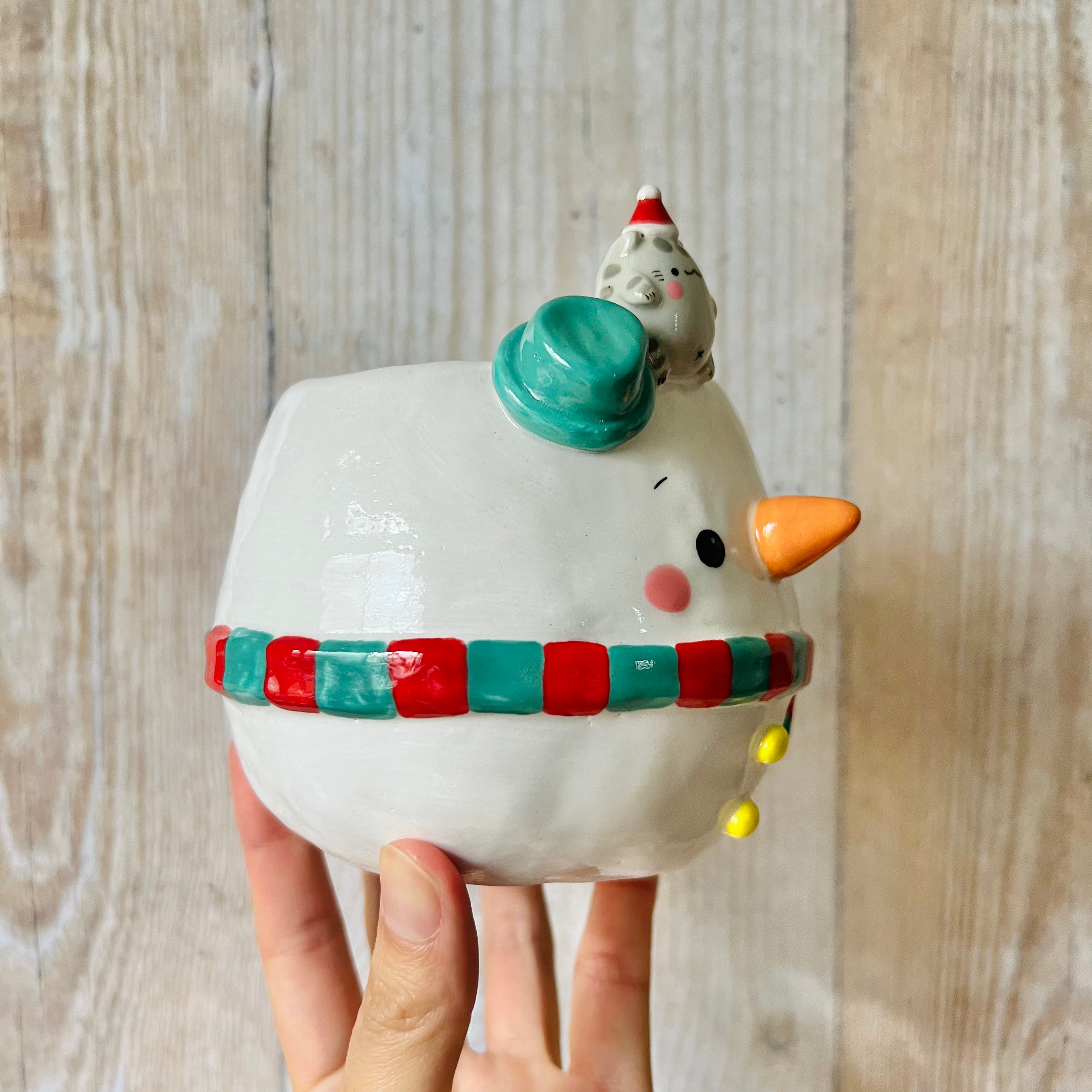 BAUBLE SNOWMAN POT with grey cat friend