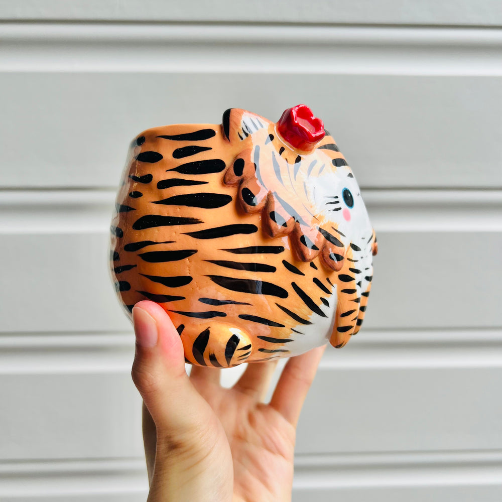 Sitting flowery tiger pot, photo 2 of 5