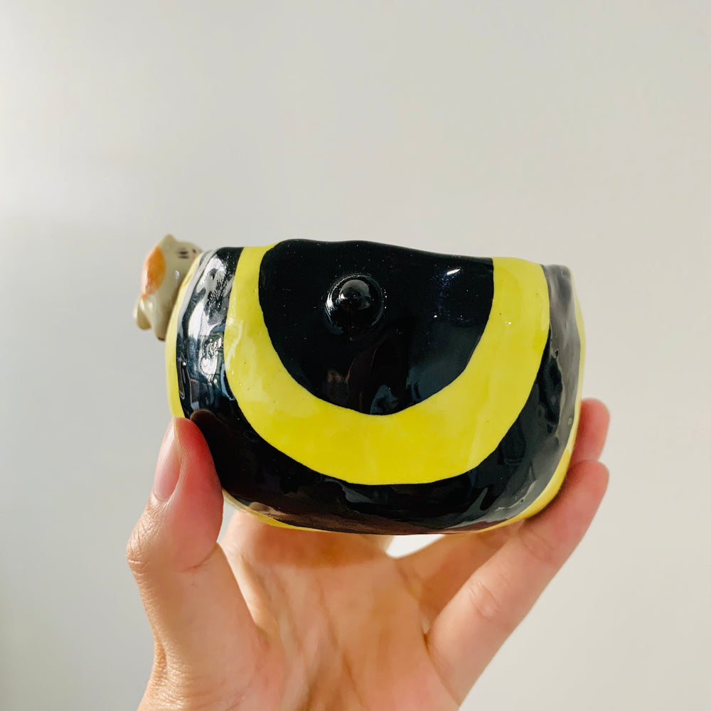 Flowery bee snack bowl with cat friend, photo 3 of 8