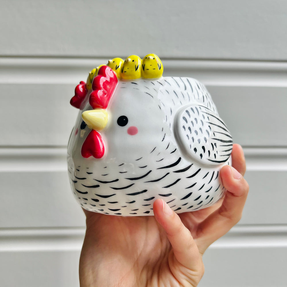White chick crown chicken pot, photo 3 of 7