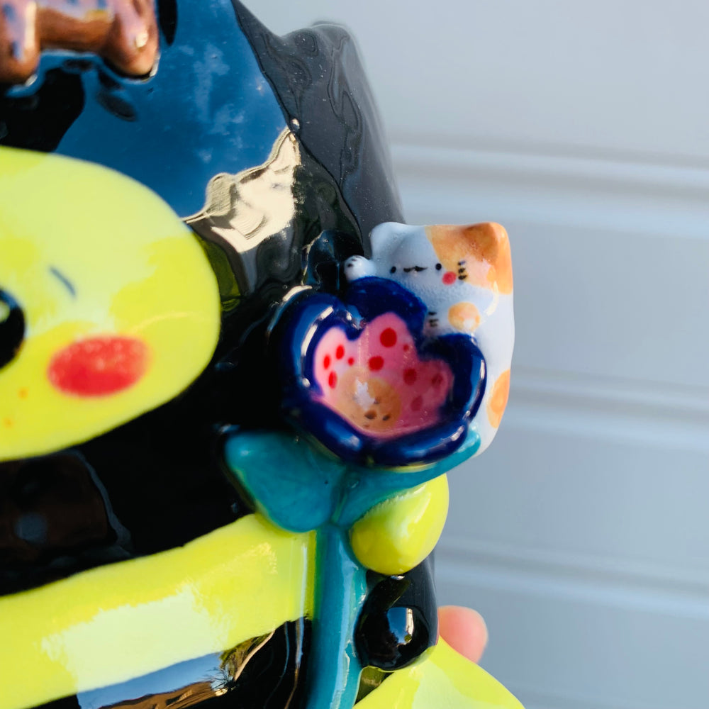 Spring has sprung Bee pot with friends (no drainage hole!), photo 6 of 14
