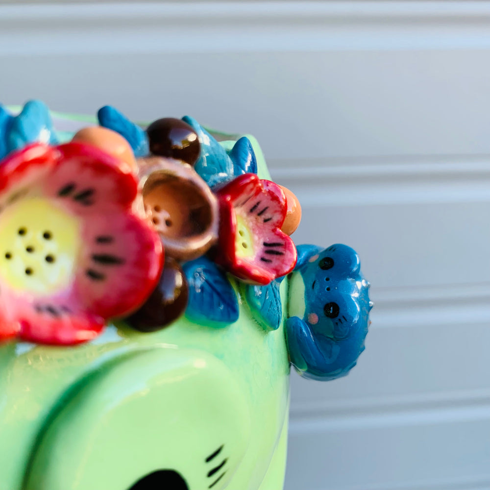 Flowery frog queen pot with baby frogs, photo 6 of 16