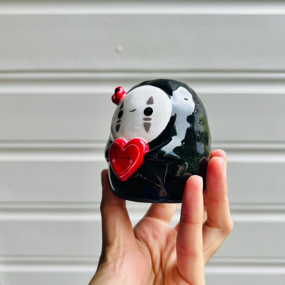 No Face vase with heart friend, photo 3 of 5
