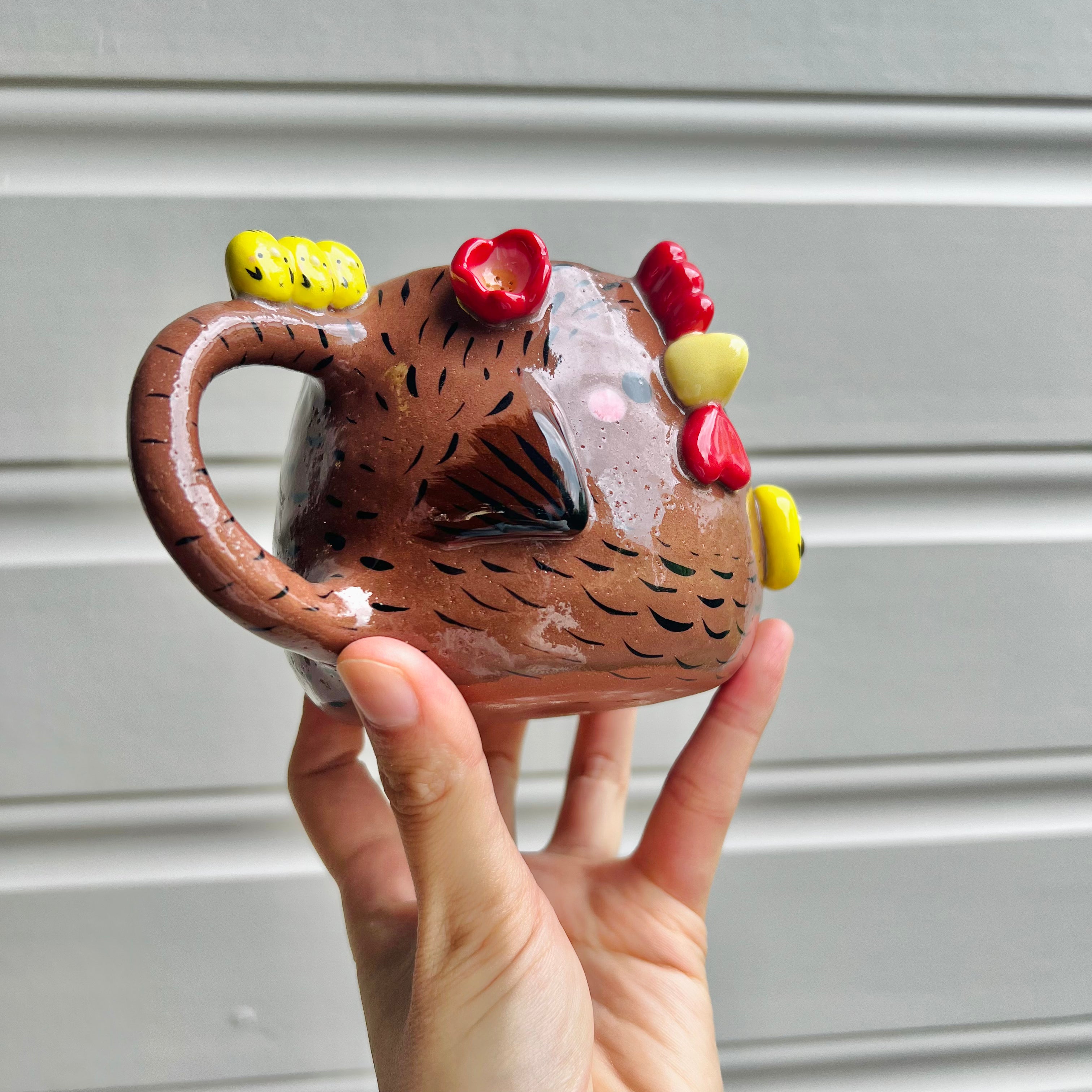 Brown chicken mug with chicks