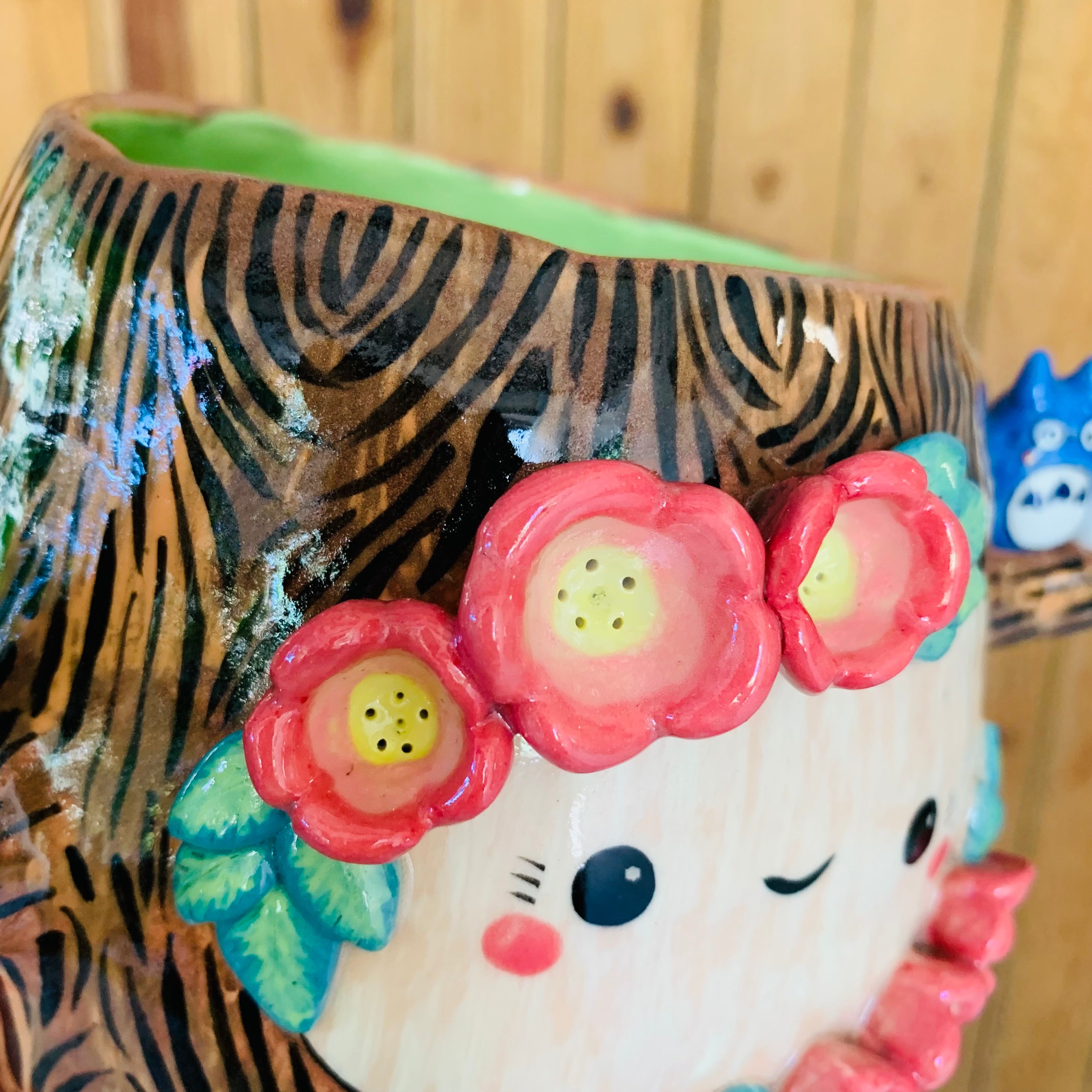 Big flowery tree pot with Totoro friends