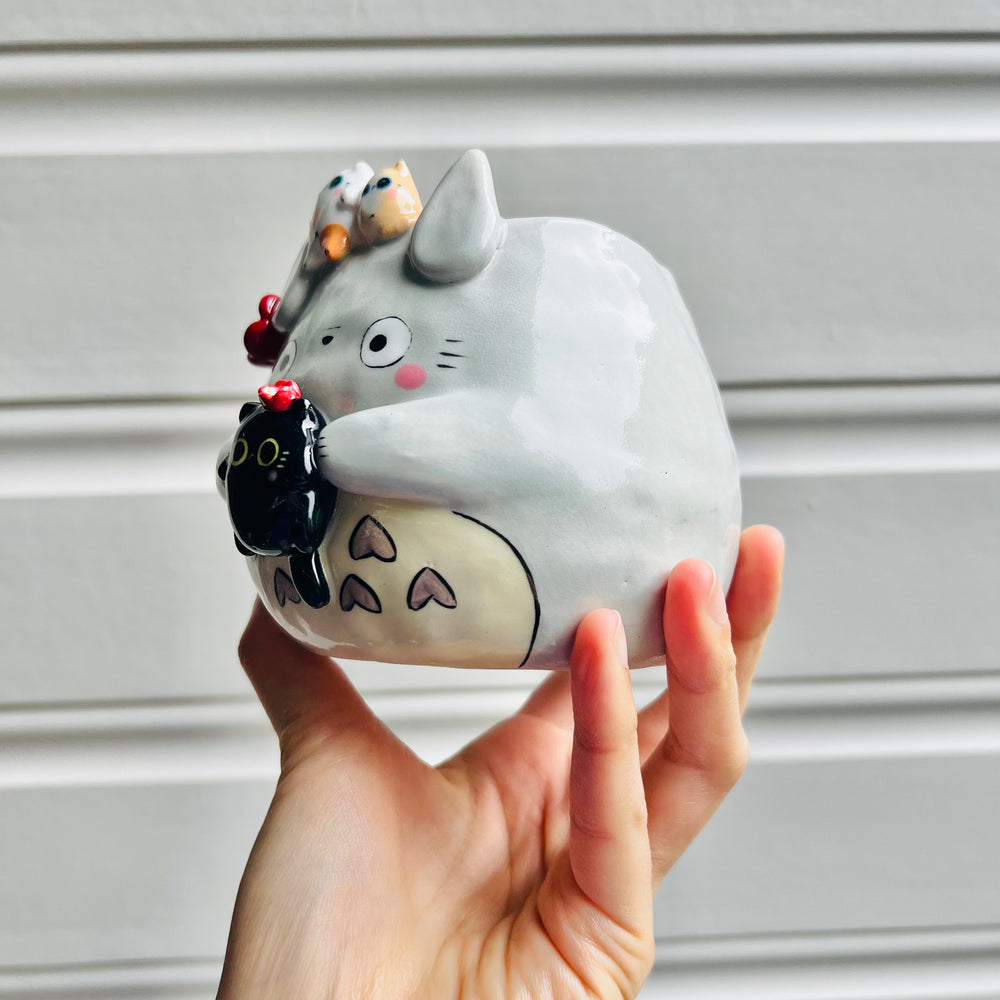 Totoro pot with cat friends, photo 4 of 6
