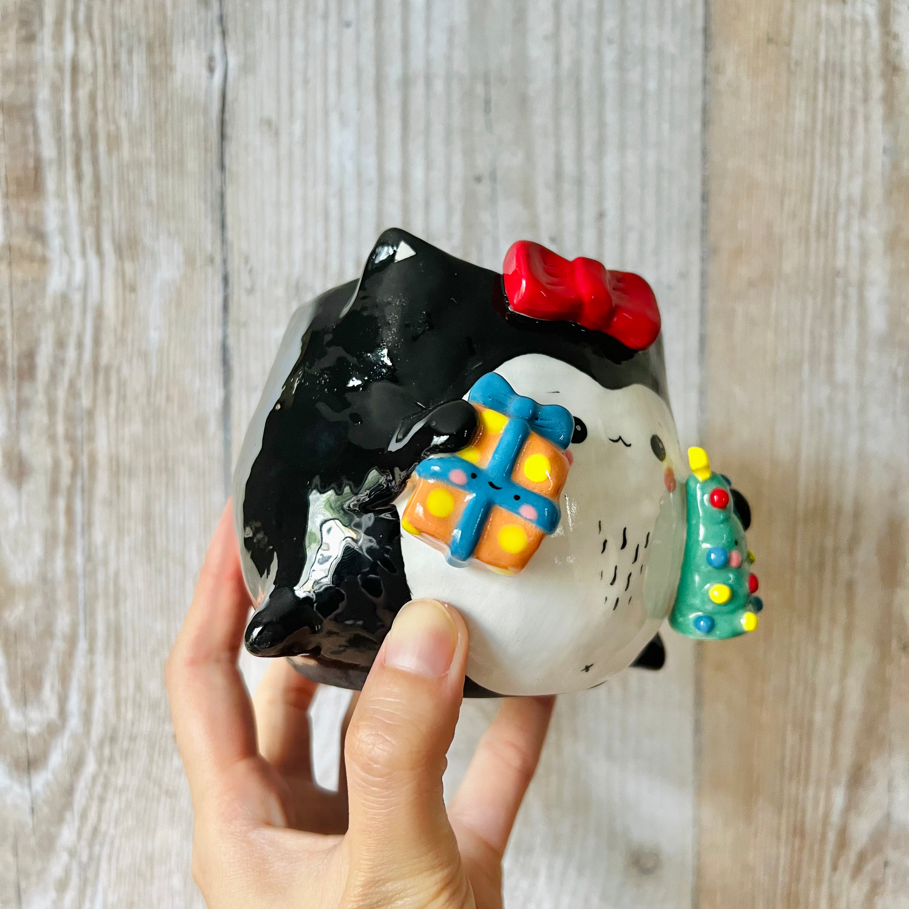 FESTIVE CAT POT with Christmas tree and present friend